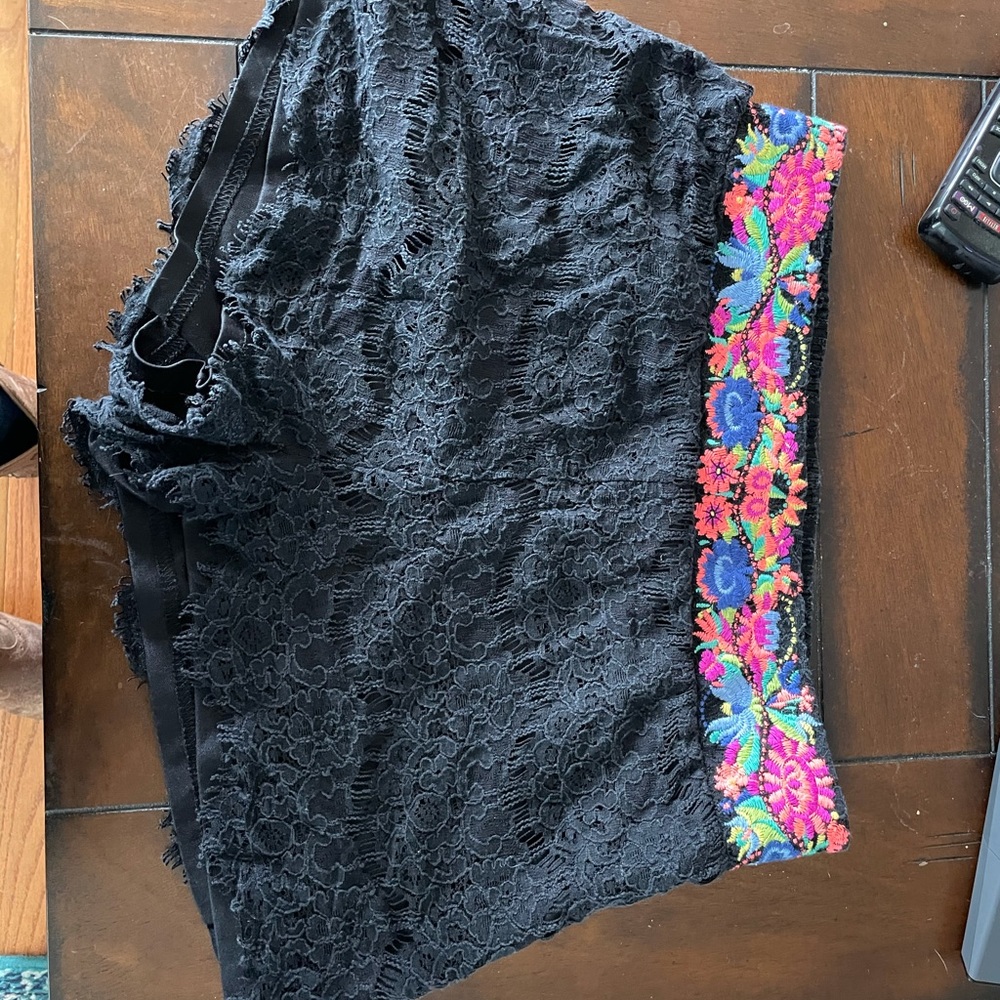 Lulumari black shorts